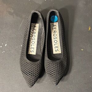 AEROSOLES Women's Textured Black Flats